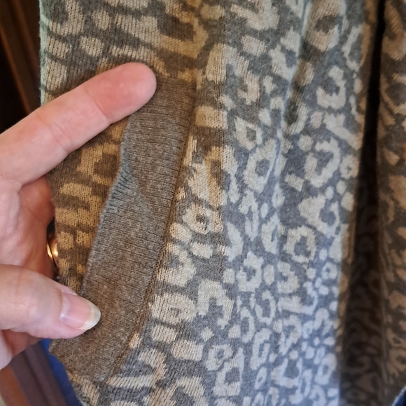 Ladies Waterfall BKE Buckle Open Front Sweater Tan/Beige Size Large Leopard Prin - Picture 3 of 5